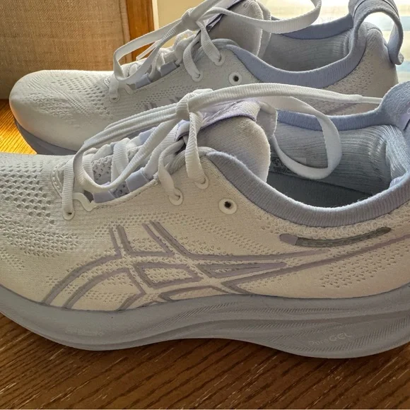 ASICS Gel-Nimbus 26 Lilac/White Athletic Shoes, women-8, good condition! - Picture 2 of 6